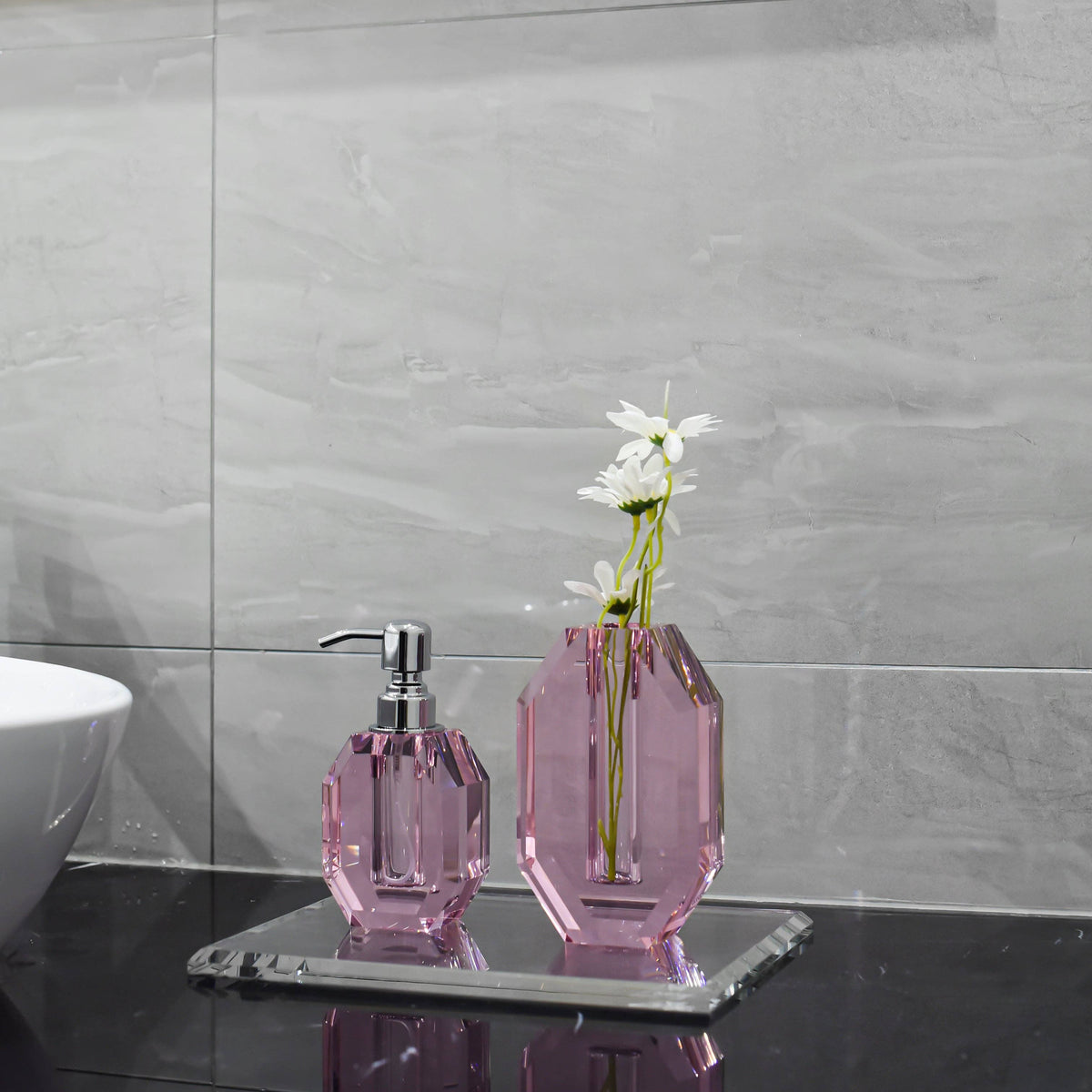OCTAGON CRYSTAL VASE: BLACK