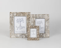 GE00651:Floral motif picture frame, silver finish